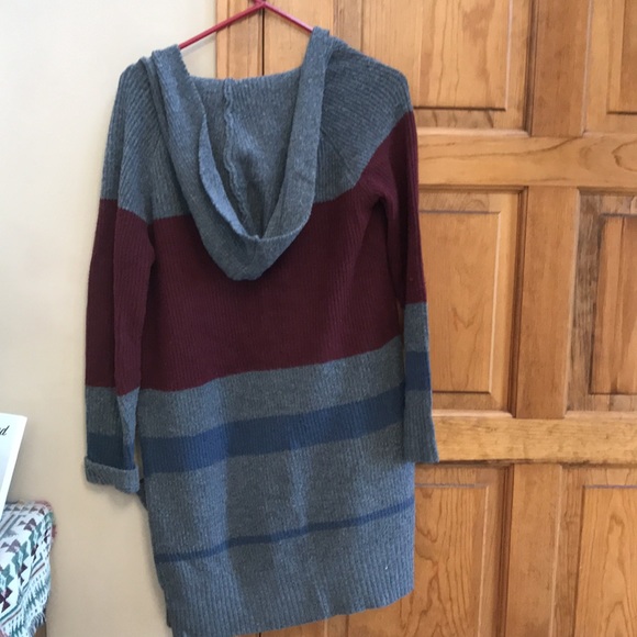 Sweater hoodie size large - Picture 3 of 3